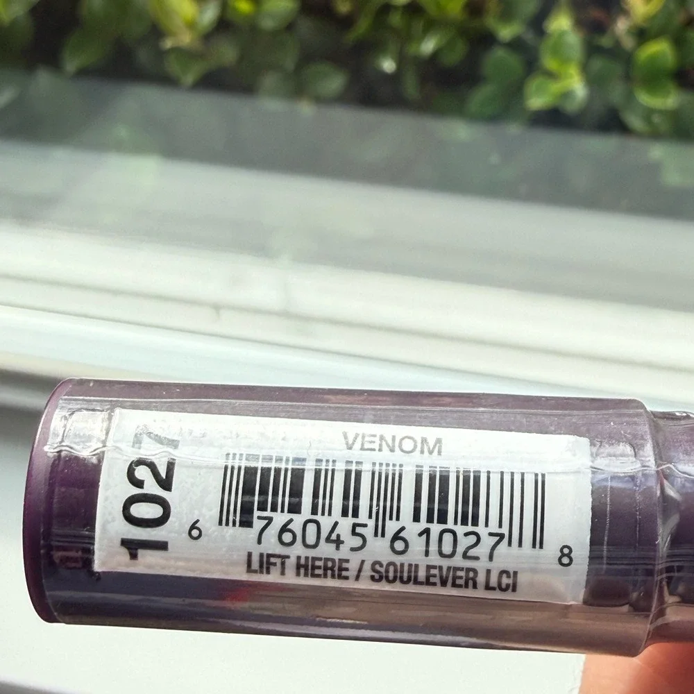 Hard Candy All Matte Up Hydrating Lip Stain‎ – Venom 1027 – New